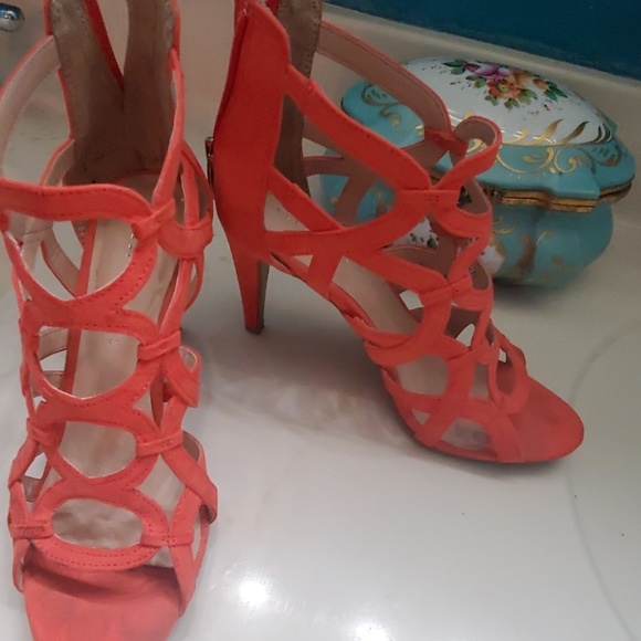 Shoes - Picture 2 of 4